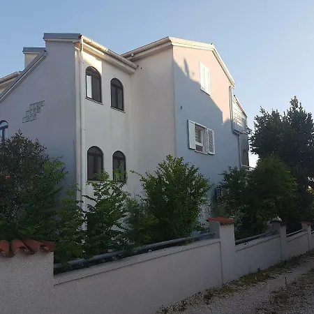 Lejlighed Apartman Gin